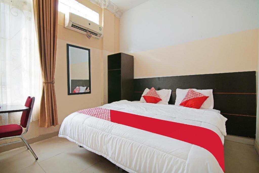 Oyo 91510 Homestay Utama Syariah Pekanbaru Exterior photo